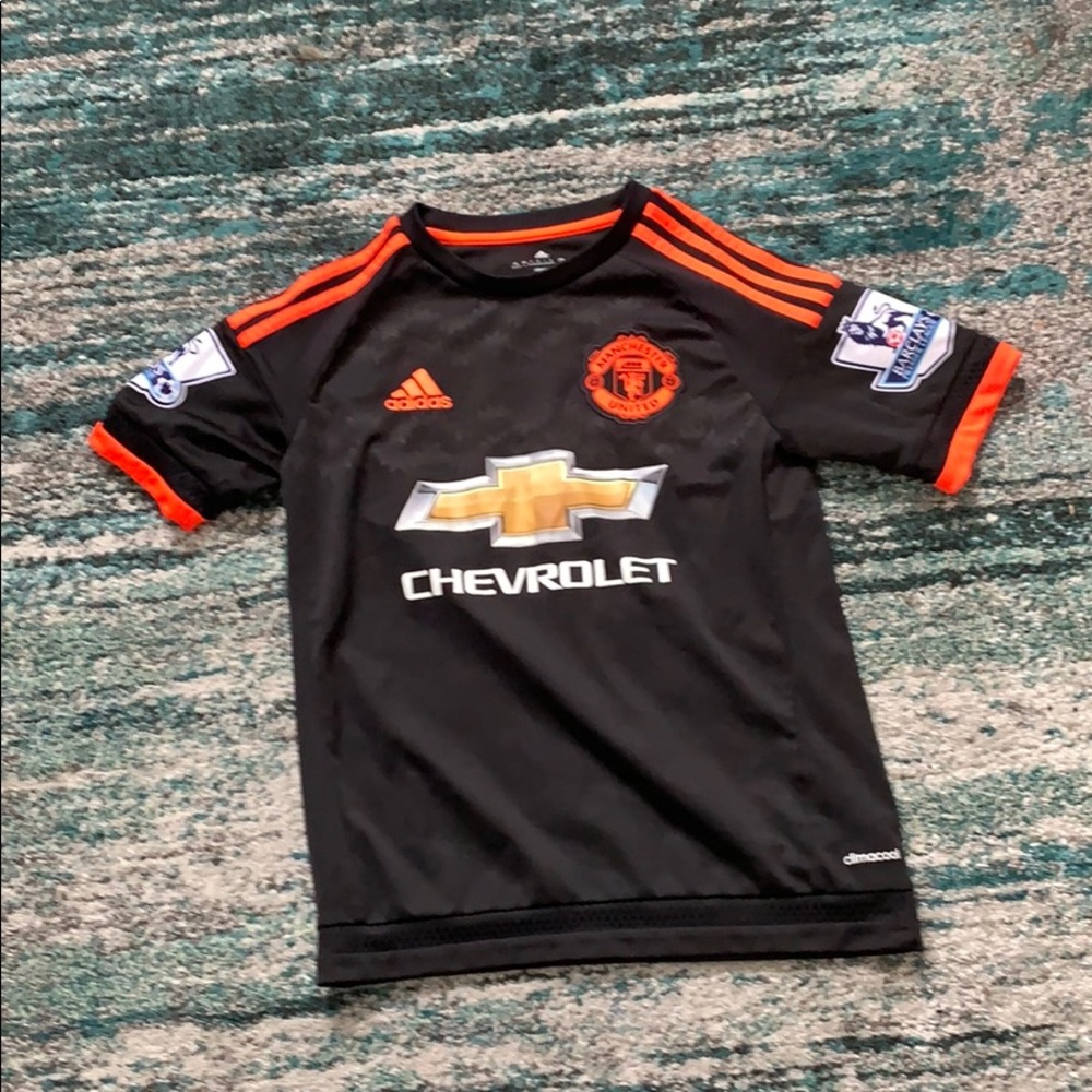 Man U jersey youth large